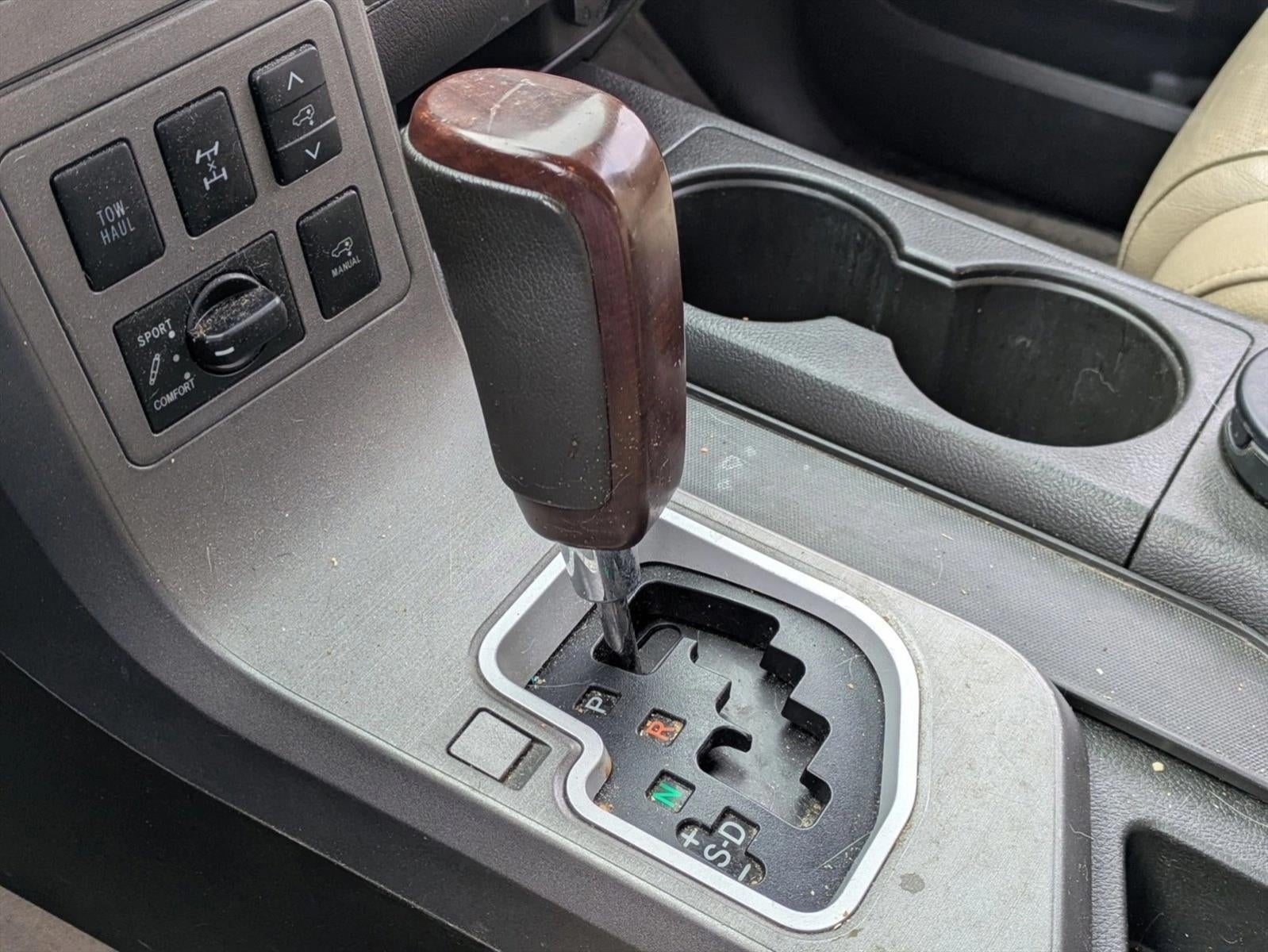 2011 Toyota Sequoia 4WD LV8 FFV 6-Spd AT Platinum (Natl)