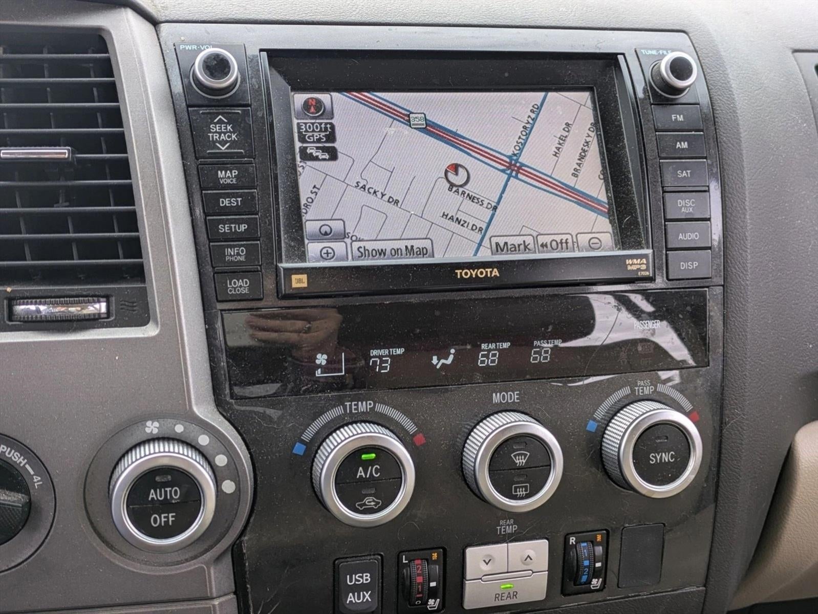 2011 Toyota Sequoia 4WD LV8 FFV 6-Spd AT Platinum (Natl)