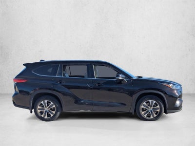 2020 Toyota Highlander XLE FWD (Natl)