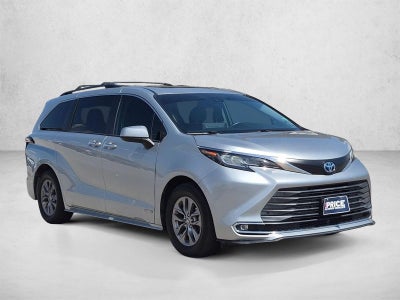 2021 Toyota Sienna XLE FWD 8-Passenger (Natl)