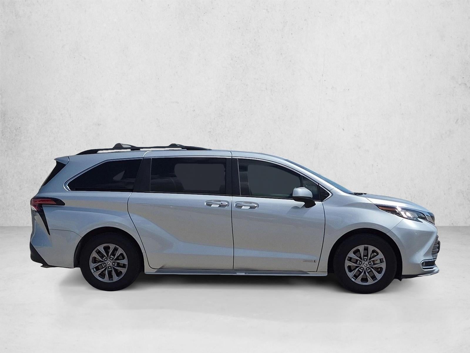 2021 Toyota Sienna XLE FWD 8-Passenger (Natl)
