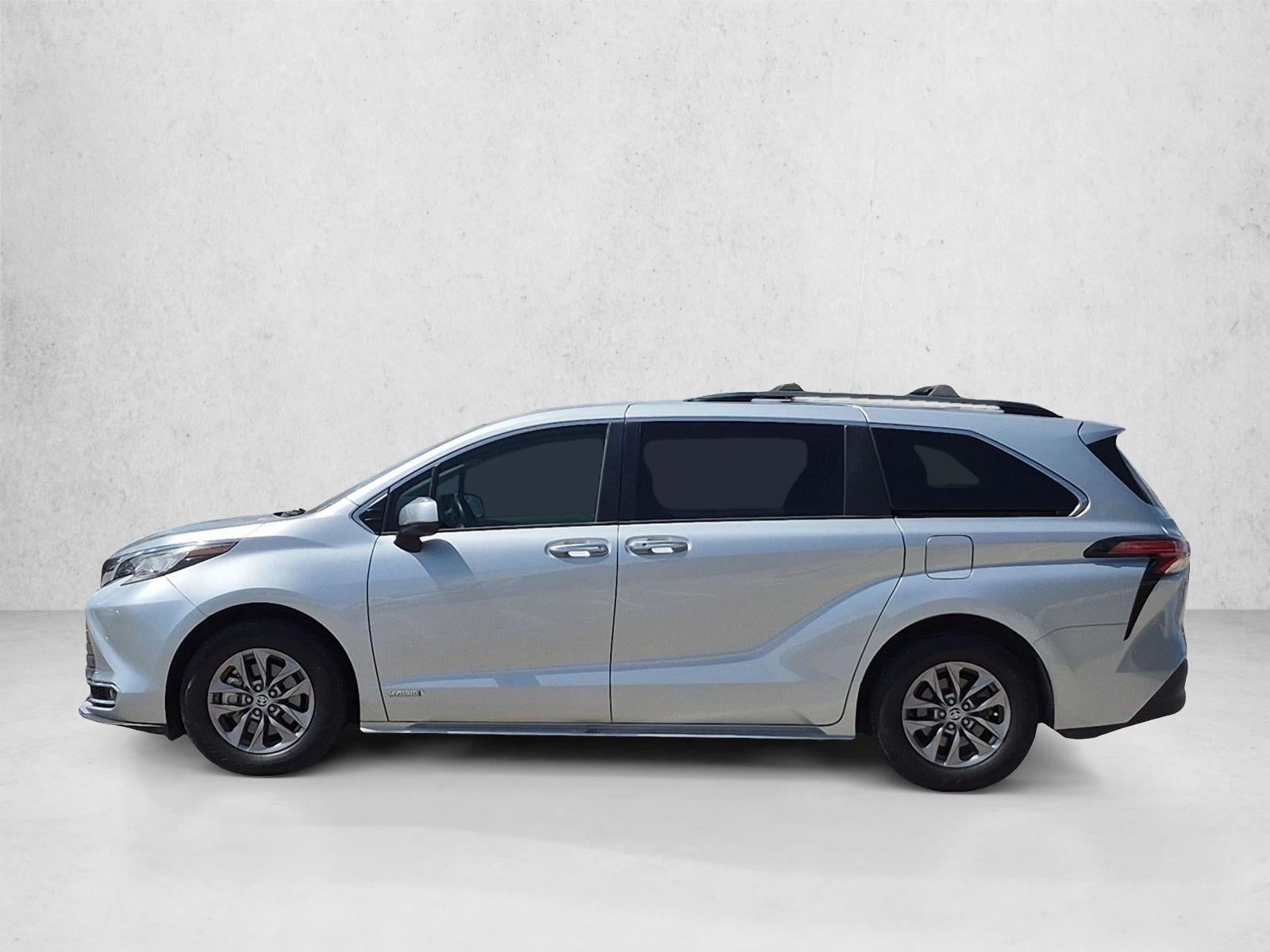 2021 Toyota Sienna XLE FWD 8-Passenger (Natl)