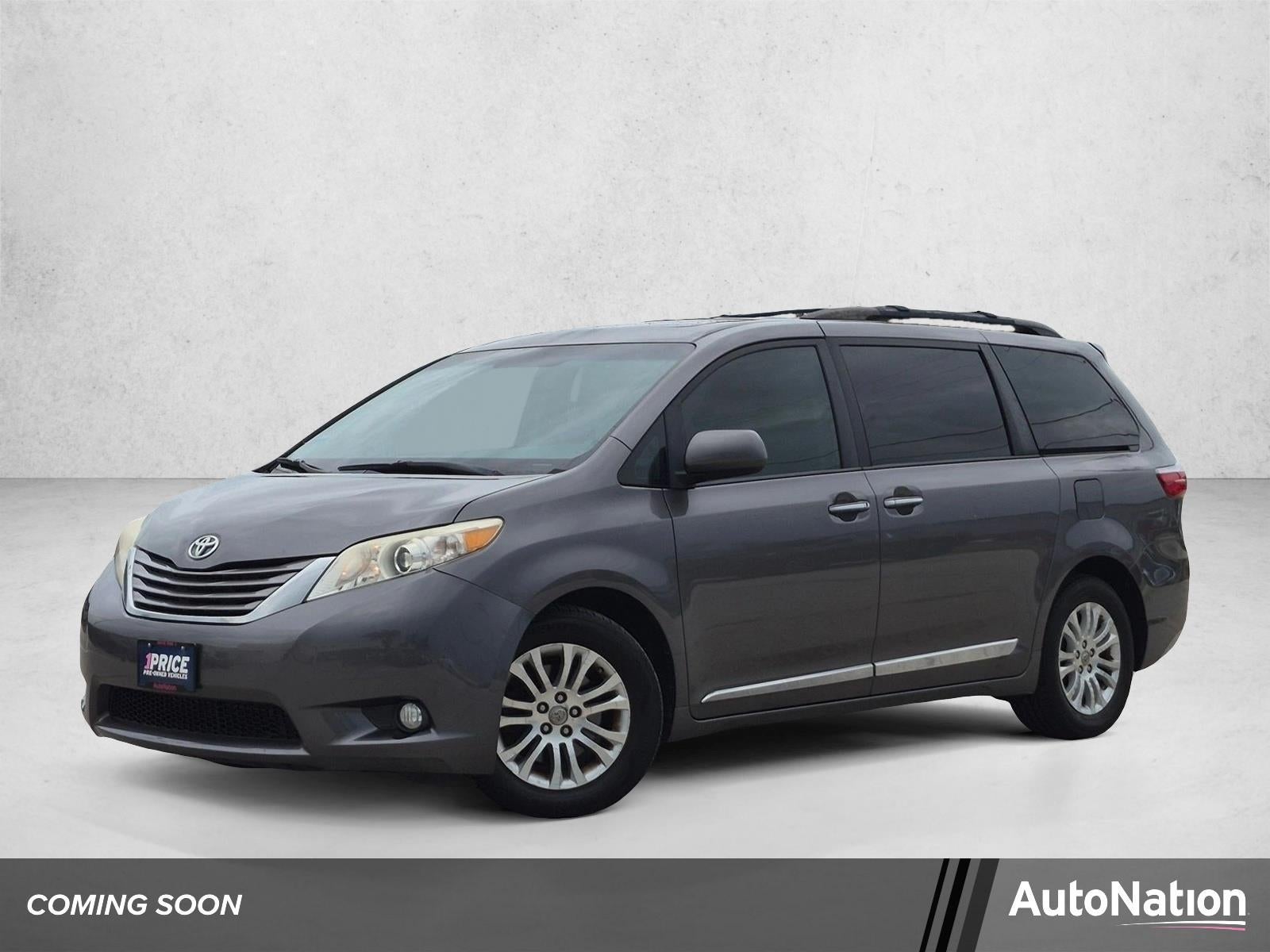 2017 Toyota Sienna XLE FWD 8-Passenger (Natl)