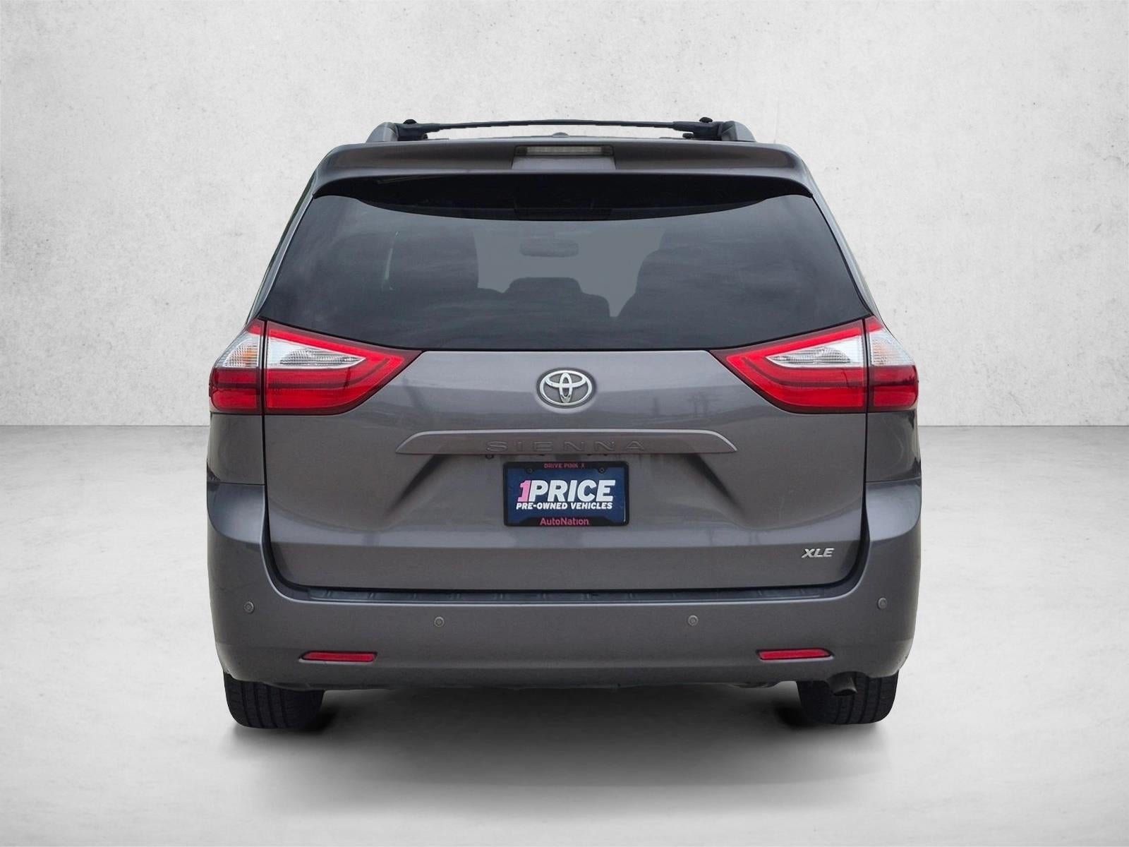 2017 Toyota Sienna XLE FWD 8-Passenger (Natl)