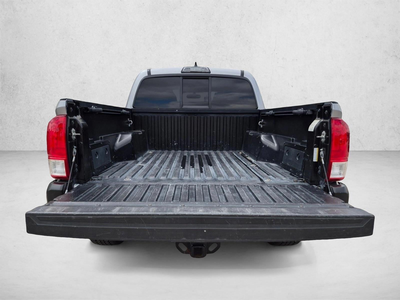 2017 Toyota Tacoma SR5 Double Cab 5' Bed V6 4x2 AT (GS)