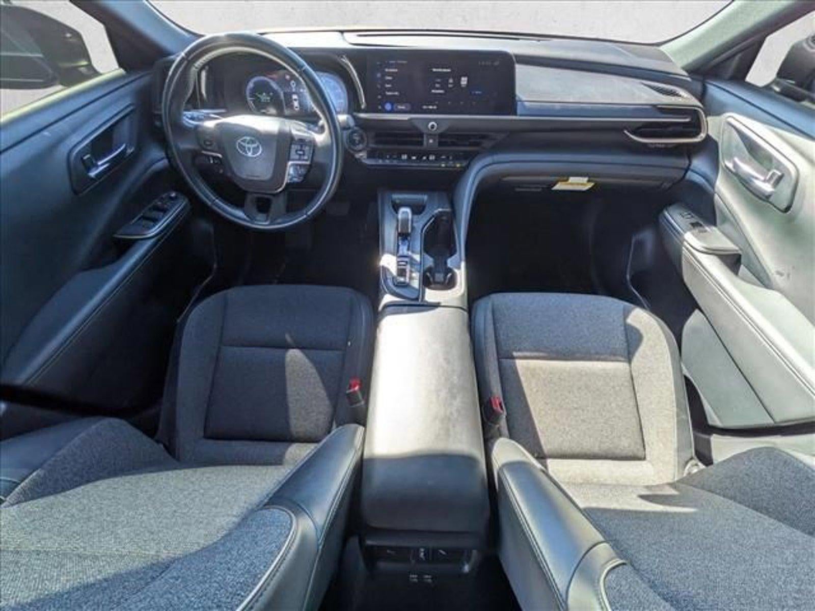 2023 Toyota Crown XLE AWD (Natl)